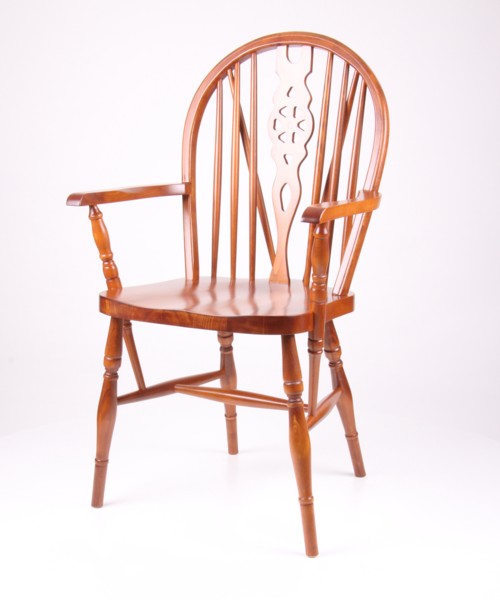 Holzstuhl mit Armlehne � Modell n105