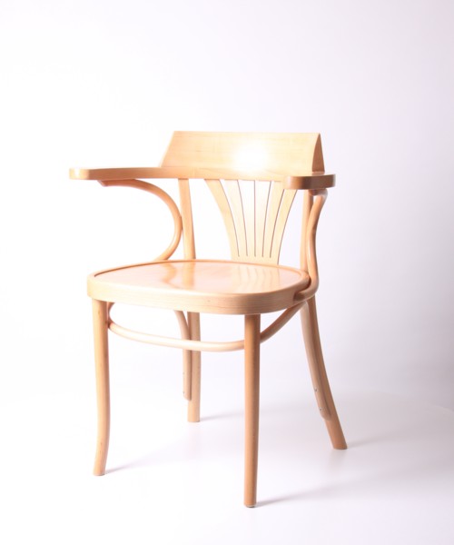 Holzstuhl mit Armlehne � Modell n180