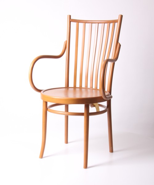 Holzstuhl mit Armlehne � Modell n196